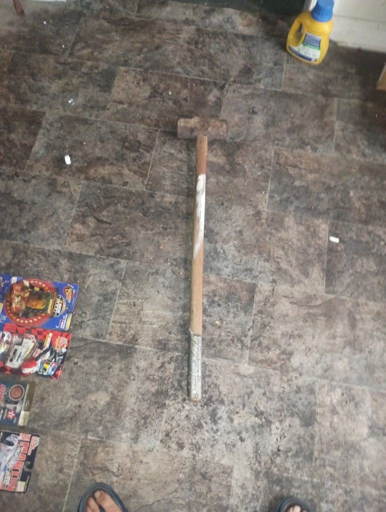A 10 Lb Mall Sledgehammer