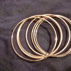 Beautiful 14K Womans 7 Piece Bracelet / Bangle Set