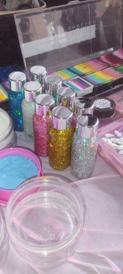 Facepaint, Glitter, Balloons