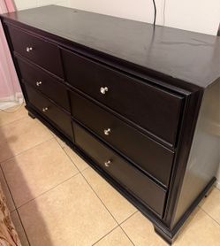 Black 6-Dresser W/Crystal Knobs