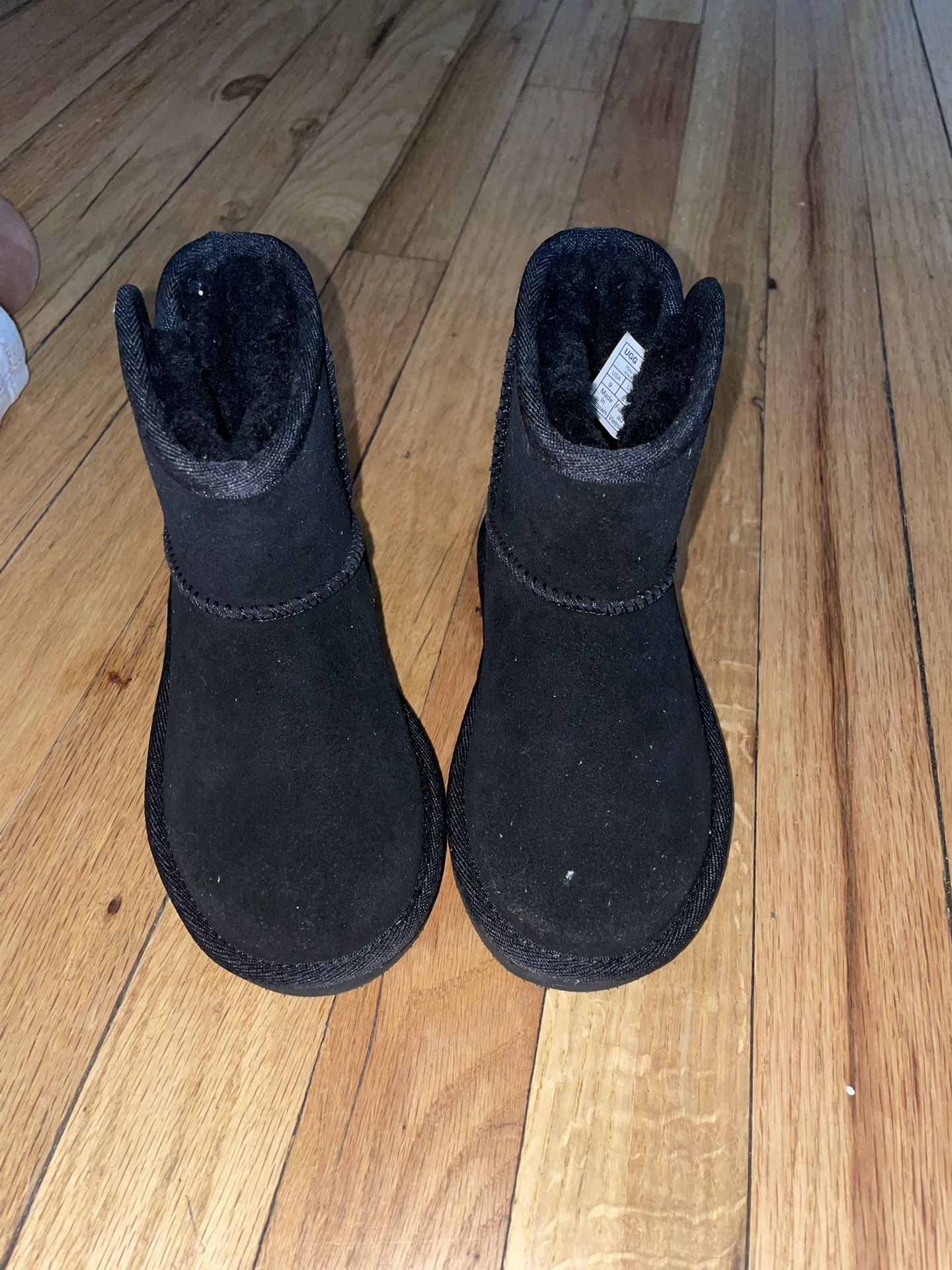 Kids Uggs (Size 9)