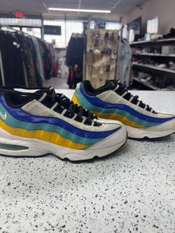 Nike airmaxs 4.5 Y ($25 plus tax)