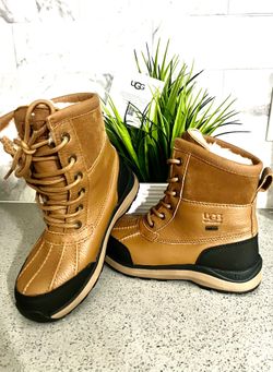 NIB Womens UGG Size 6 Adirondack Hiker Boot CHE Chestnut 