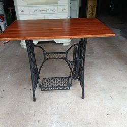 Singer Natural Redwood Table 