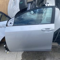 2014-2018 Toyota Corolla  Sedan Left Front Door Assy In Silver