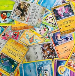 1000 Pokemon Card lot with 50 Holo/Reverse