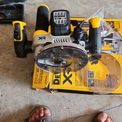 DEWALT
20V MAX XR 2-1/4 Peak HP Brushless Cordless Plunge Router (Tool Only STORE PRICE %369