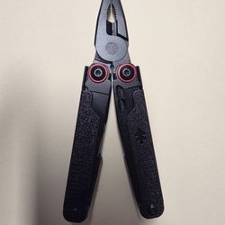 Swiss Tech Praktisch New