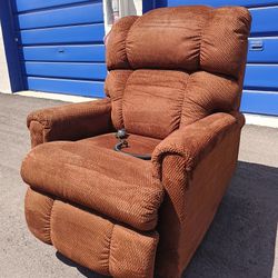 New Lazy Boy Power Lift Chair FREE DELIVERY PAY OFF IN 6 MONTHS 0% INTEREST!!!