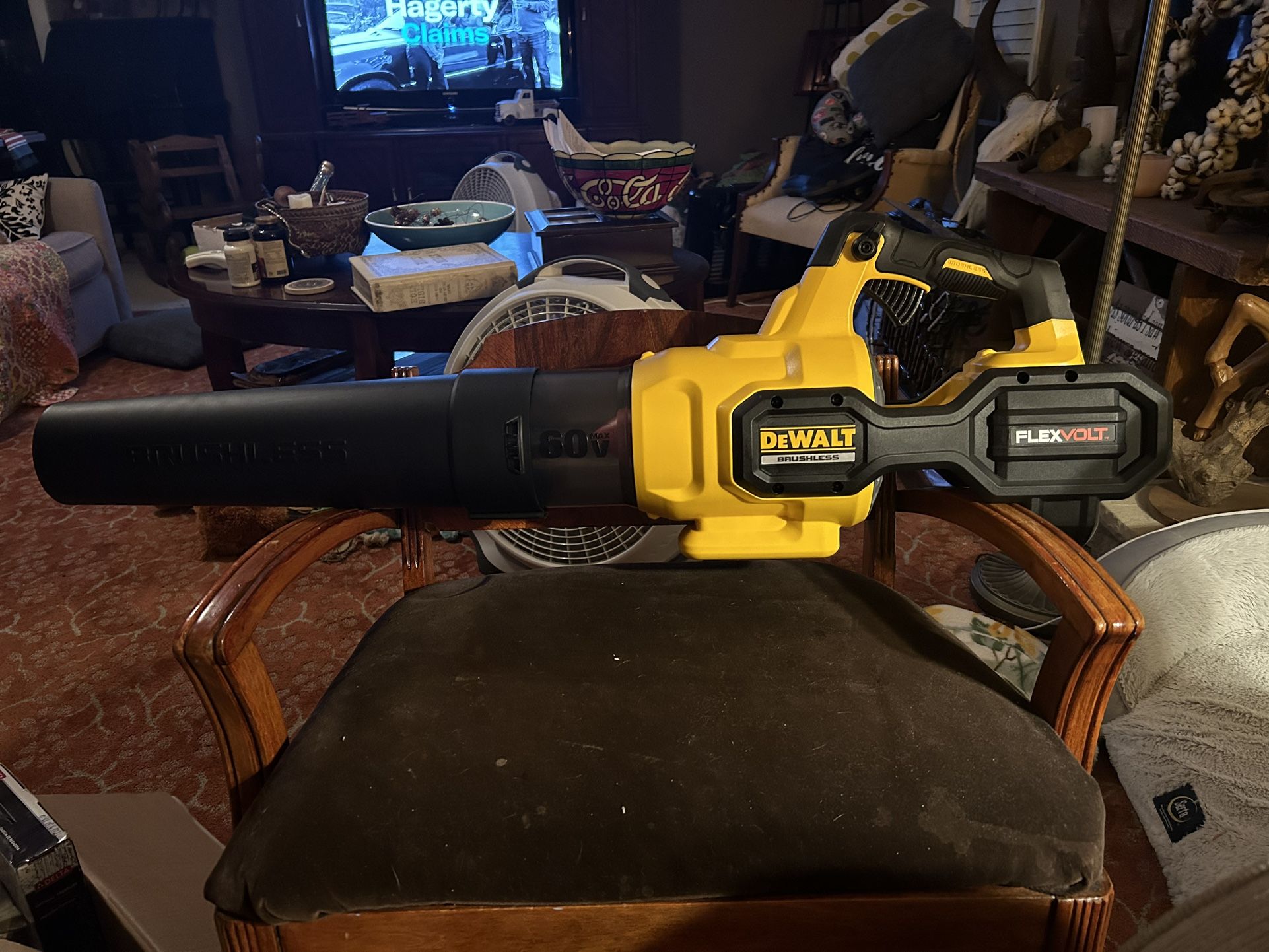 Utilizarea unui flex DeWalt | Comunicate de Presa