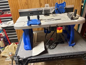 Kobalt router table with router
