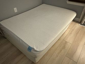 Queen-size Serenity by Tempur-Pedic 10” mattress 60” × 80” × 12”