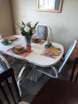 kitchen table with 4 chairs