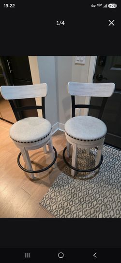Signature Design by Ashley Valebeck Swivel Counter Height Bar Stools (2)