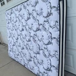 Quality Queen Size Mattress
Brand: Chime by Ashley
