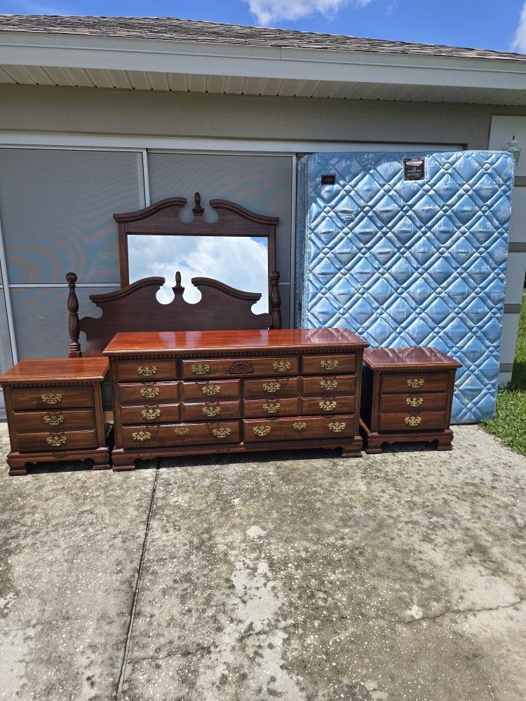 Queen Bedroom Set