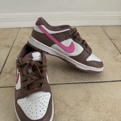 NIKE DUNKS 