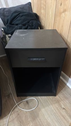 Black end table/nightstand