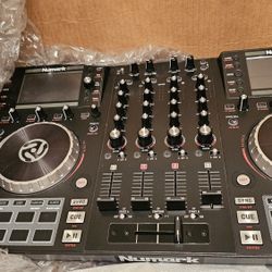 Numark Nv2 DJ Controller With Mike And Light