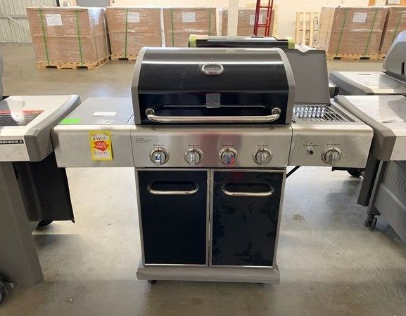 BRAND NEW KENMORE GAS GRILL WITH WARRANTY