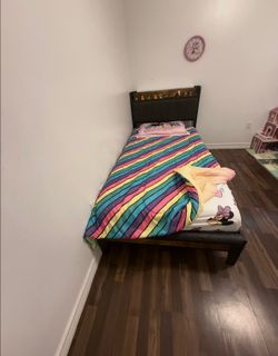 Twin bed/ mattress