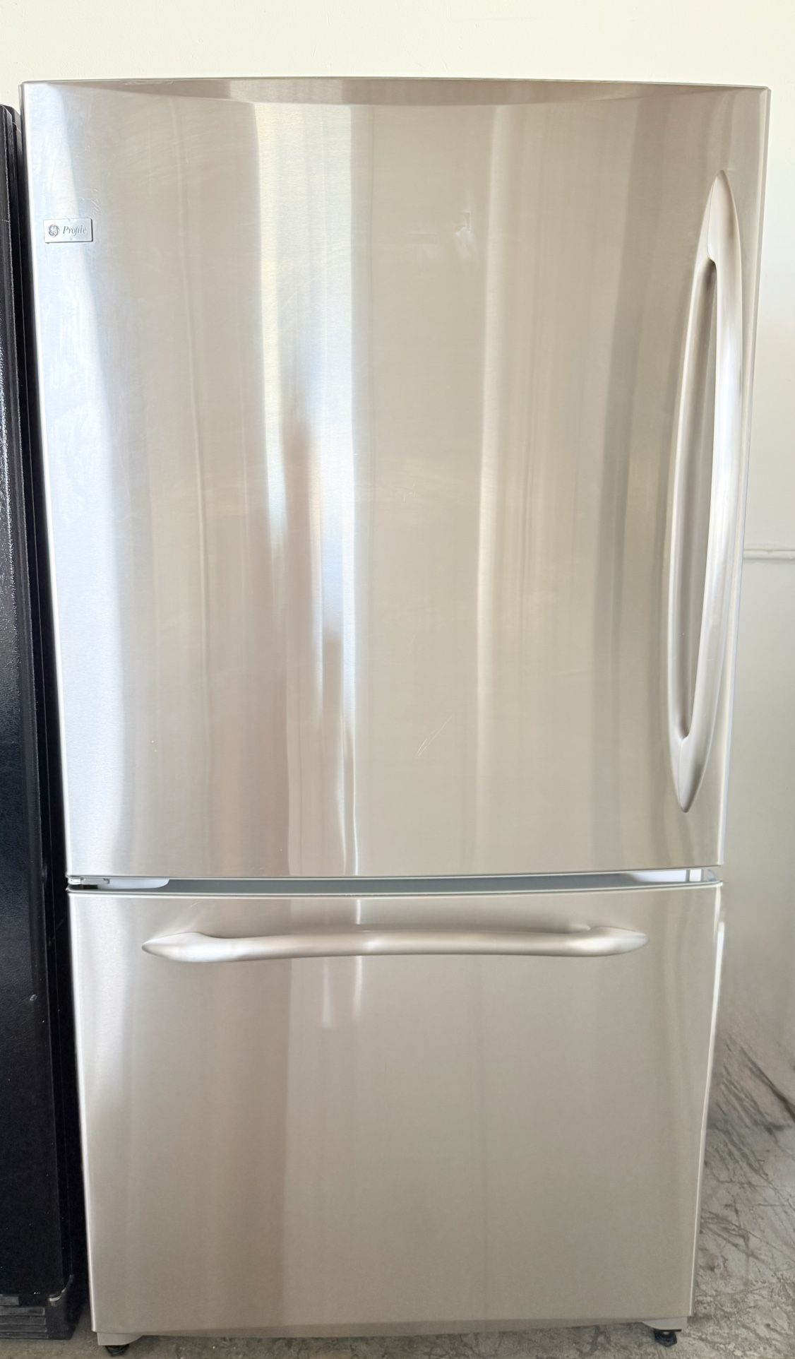 Bottom freezer refrigerator