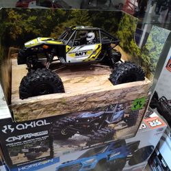 Axial Capra 1/18 4x4 with front and rear steering . New