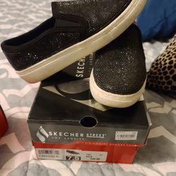 7.5 Women's Sketchers Glitter Sneakers