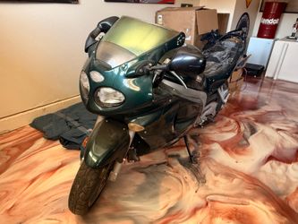 Triumph 955 Motorcycle