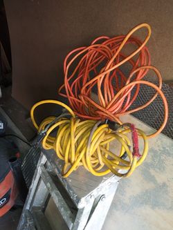 Dos extensiones de 50 pies cada una en buenas condiciones las dos trabajan vien