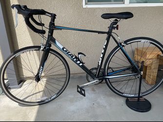 Giant Road Bike, Model Defy, Size ML