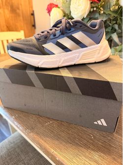 Adidas Questar 2W Running Shoes – Women’s Size 7 – Blue & Silver