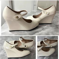 Beautiful Woman’s Shoes (SIZE 7.5)