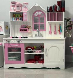 Full doll kitchen