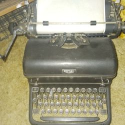 Vintage Royal Magic Margin Typewriter