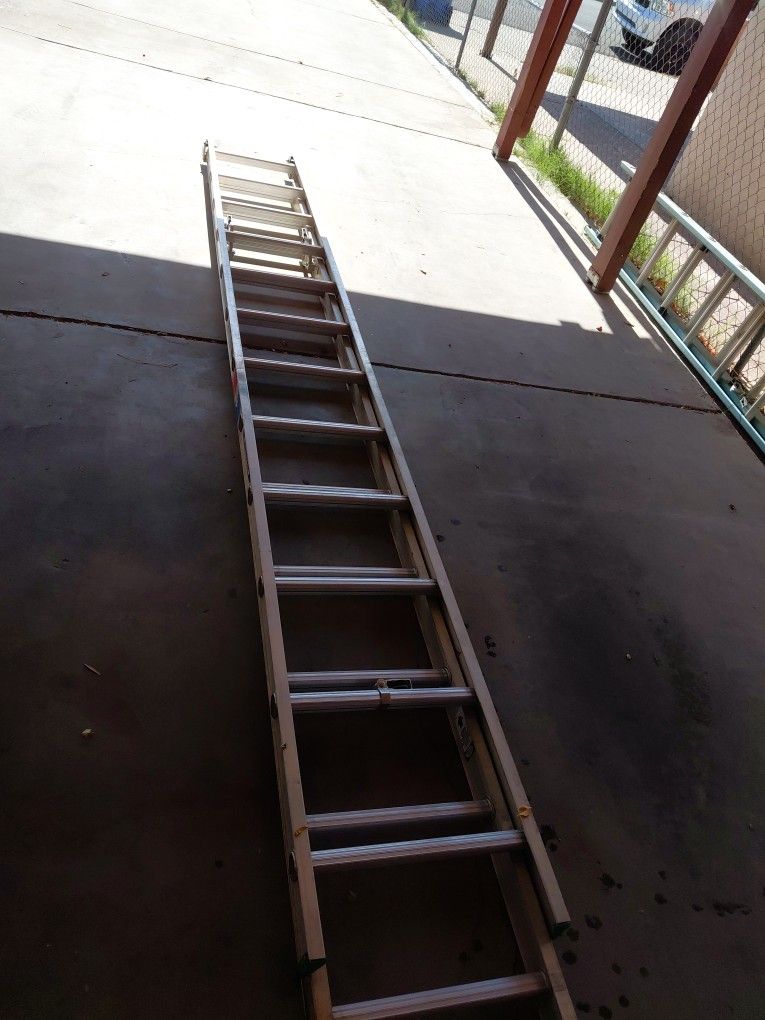 24 FT WERNER EXTENSION LADDER