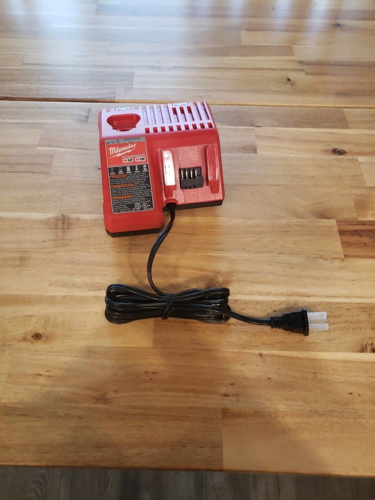Milwawkee Charger M12 M18
