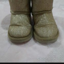 Girl Uggs Size 10