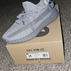 Adidas Yeezy boost 350 V2 Size 10 Brand new never used 