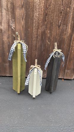 Rustic wood pumpkins