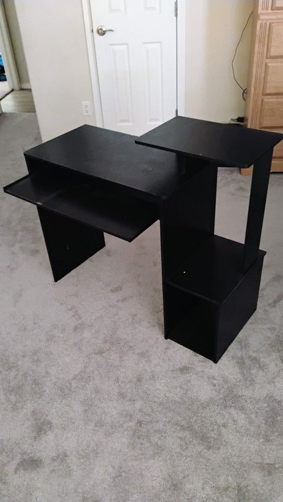 Small Desk And Shelve