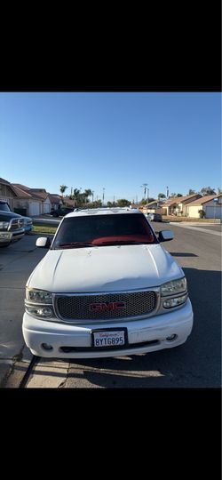 2002 GMC Yukon Denali