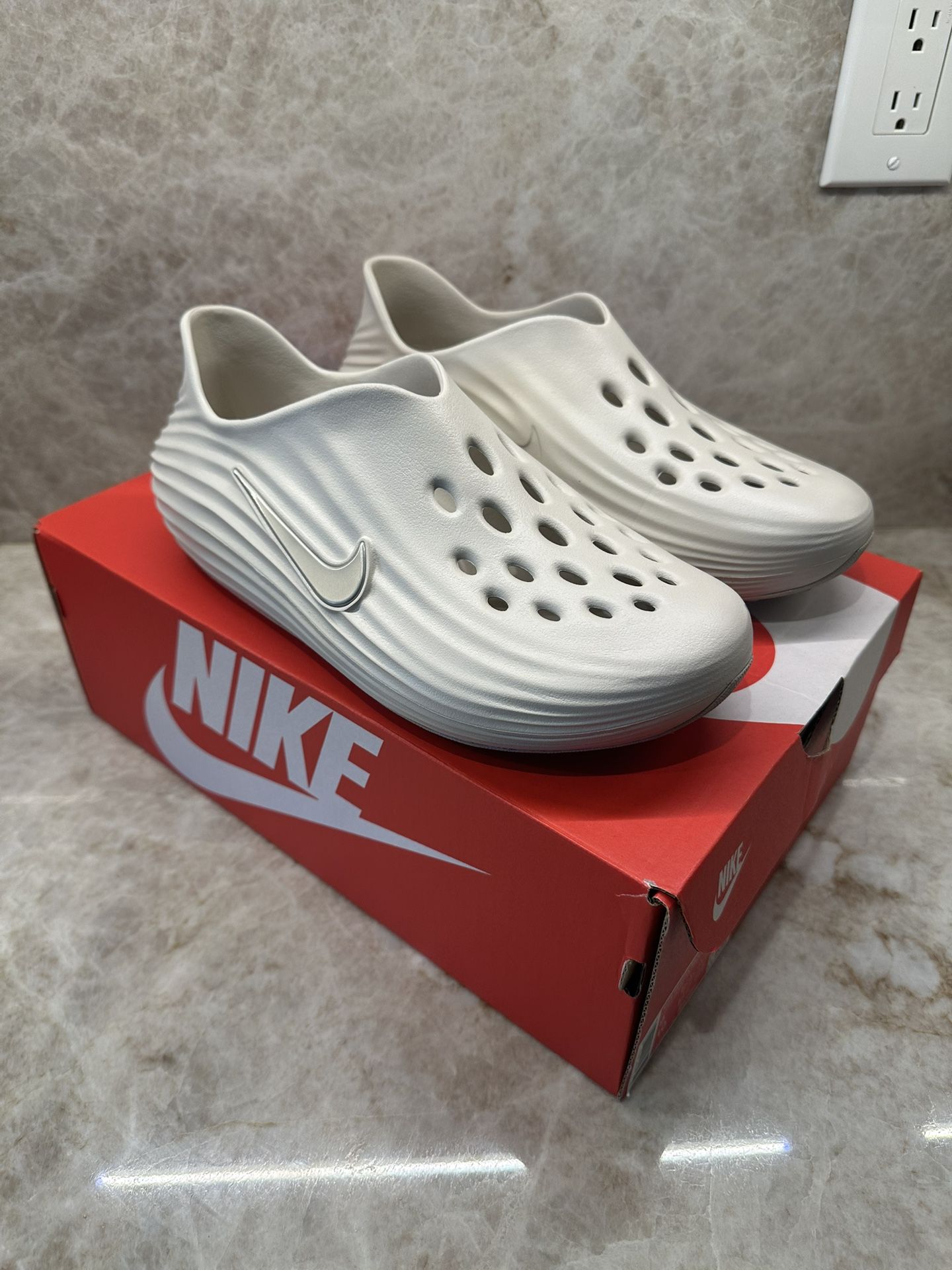 Nike Men's ReactX Rejuven8 Shoes size 9