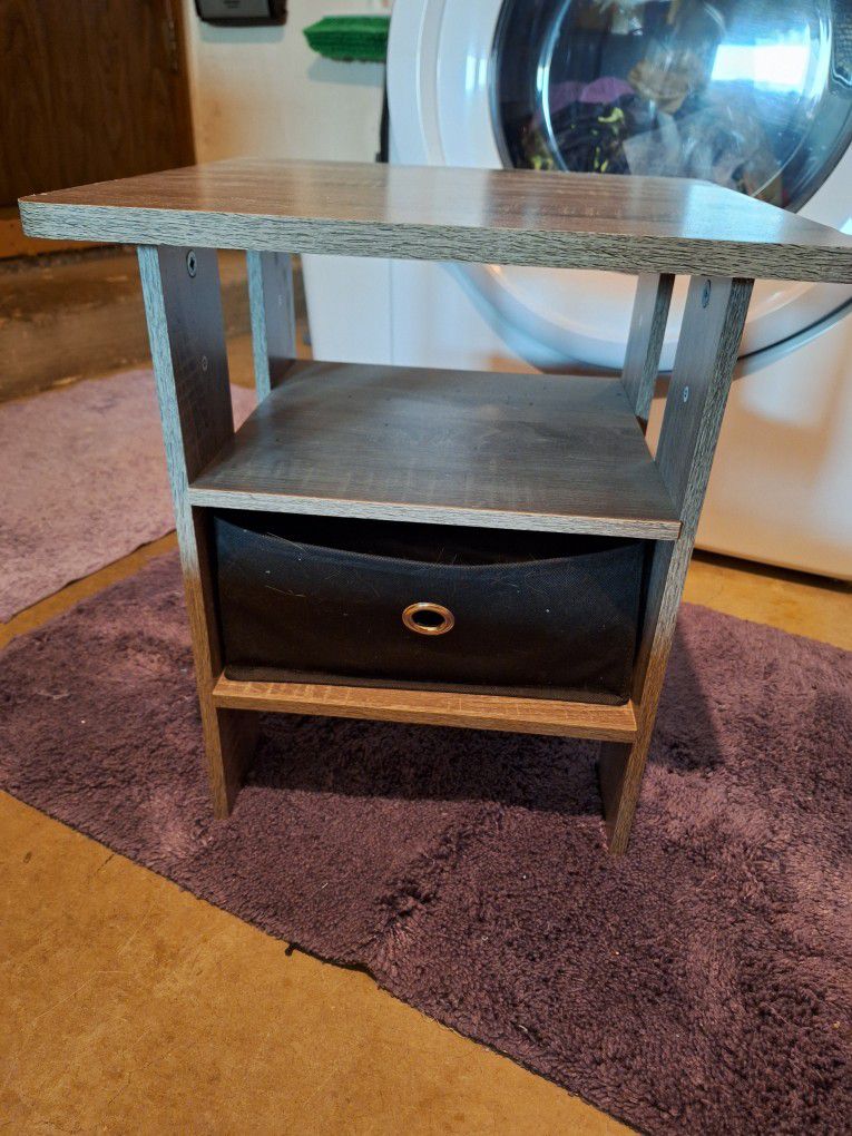 Small Table/End Table, Storage/Shelf 