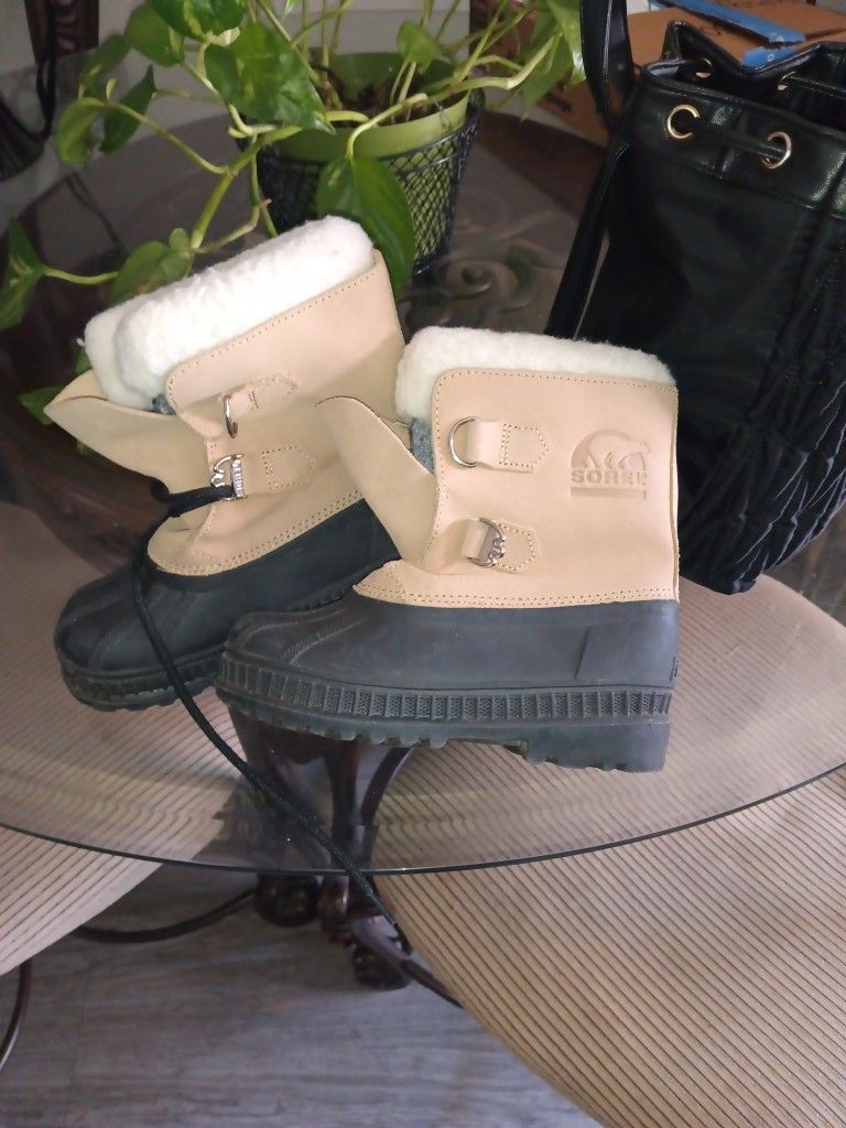 Kids Size 13 Sorel Walking Boot Snow Boot Rain Boot Hiking Boot In Brand New Condition