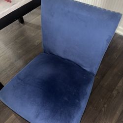 2 HIGH DINNIG ROOM CHAIRS 