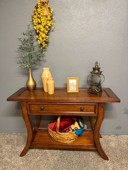 Accent table