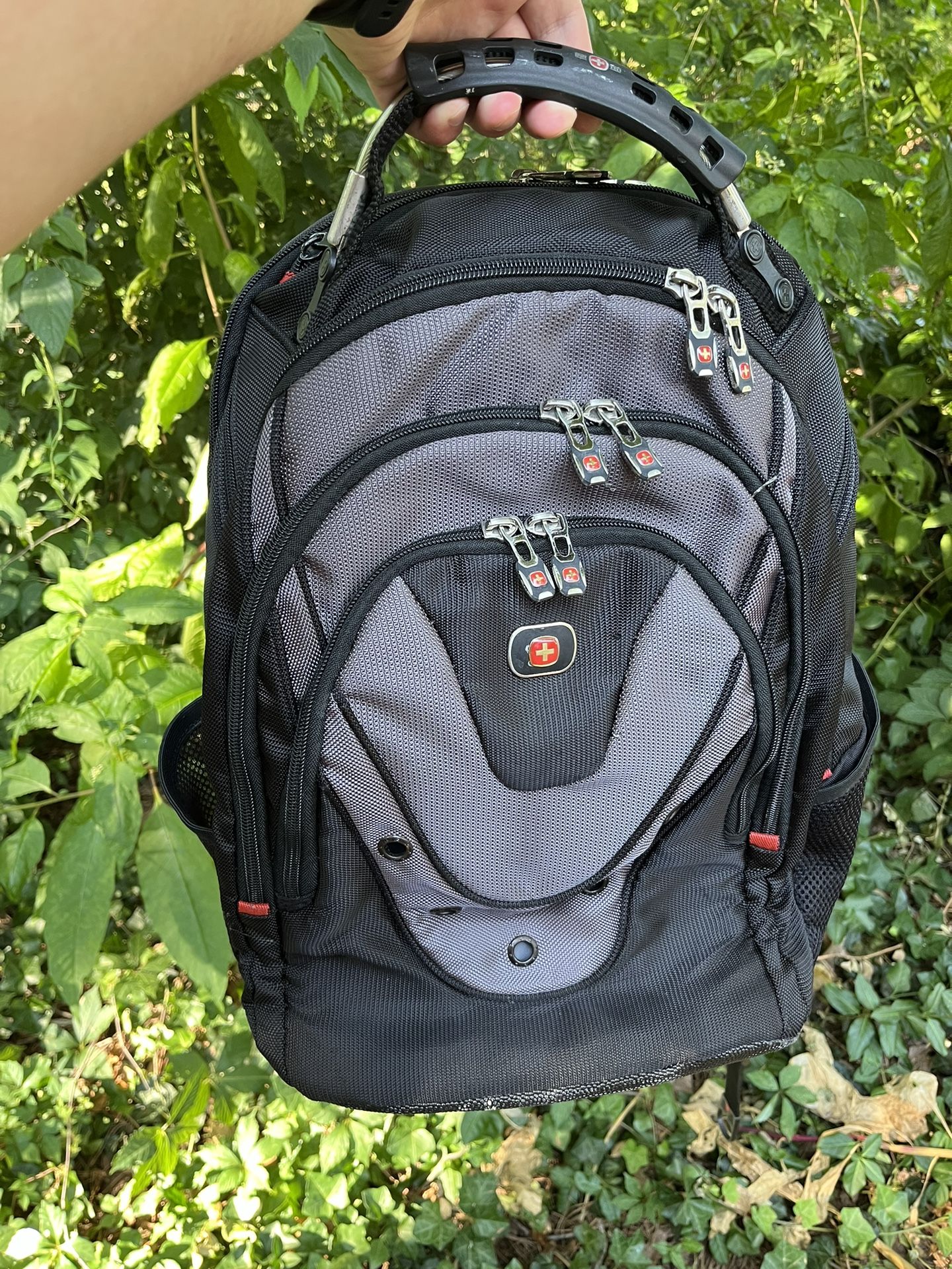 SwissGear Black/Gray Update Macbook Pro Backpack fits up to 15in laptop Model (contact info removed)0