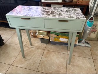 Vanity/ desk