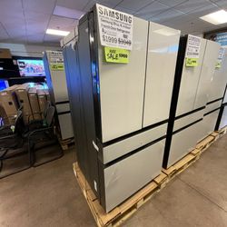 Samsung Bespoke 29 cu ft White/Black Refrigerator with Flex Drawer and Beverage Center!